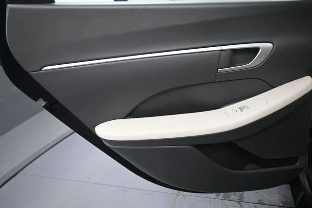 Used 2024 Black Hyundai SEL image 18