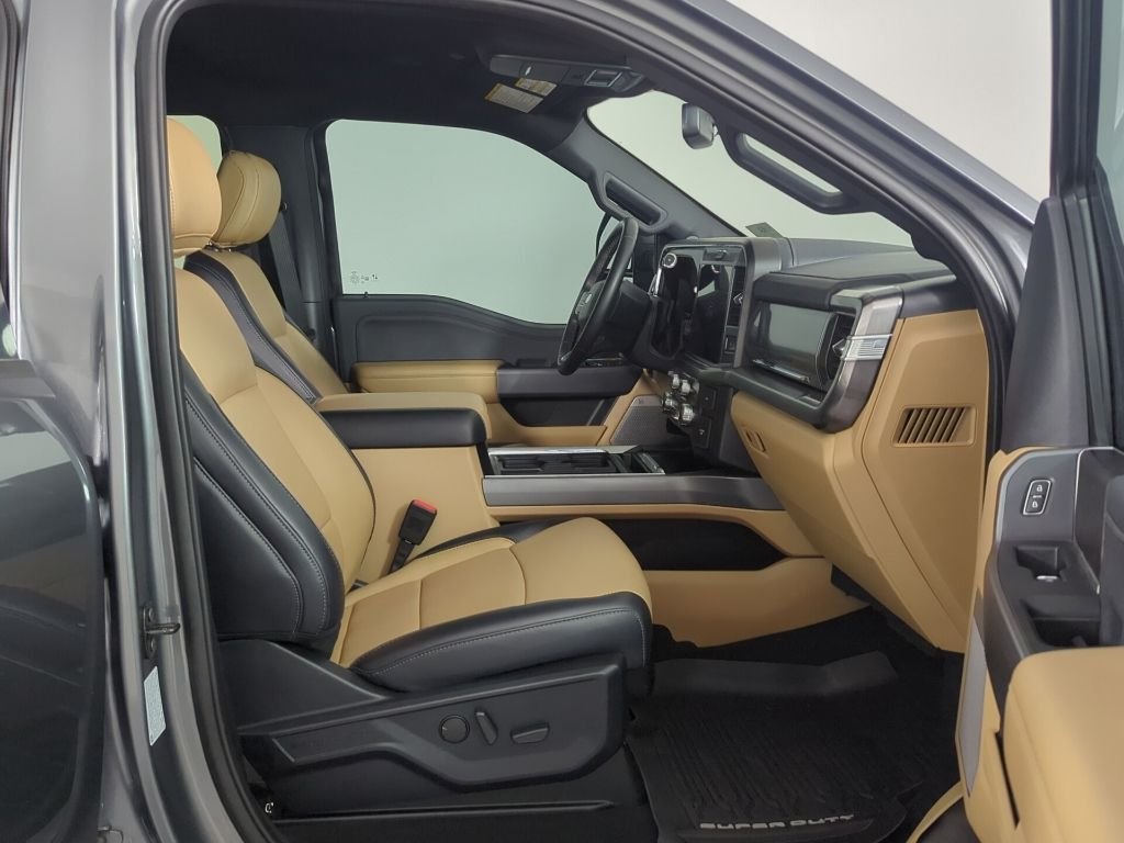 Certified Used 2025 Carbonized Gray Metallic Ford Lariat image 15
