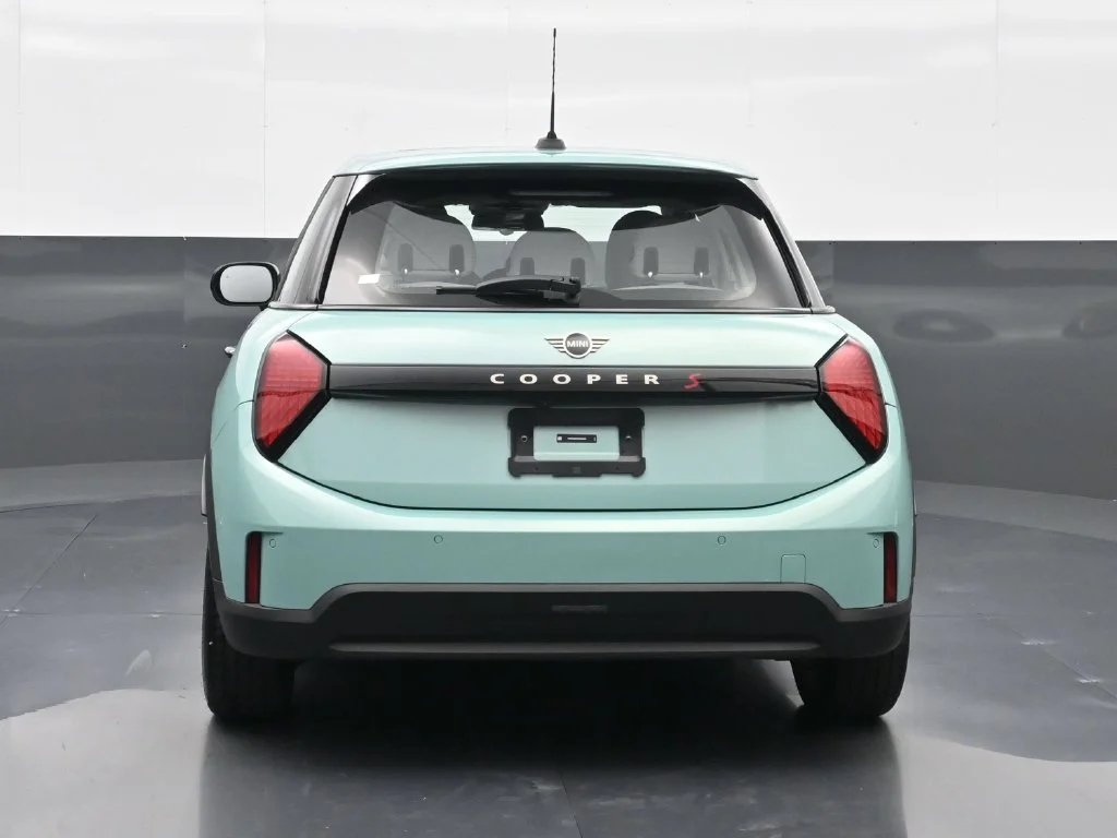 Certified Used 2025 Green MINI Signature Plus image 16