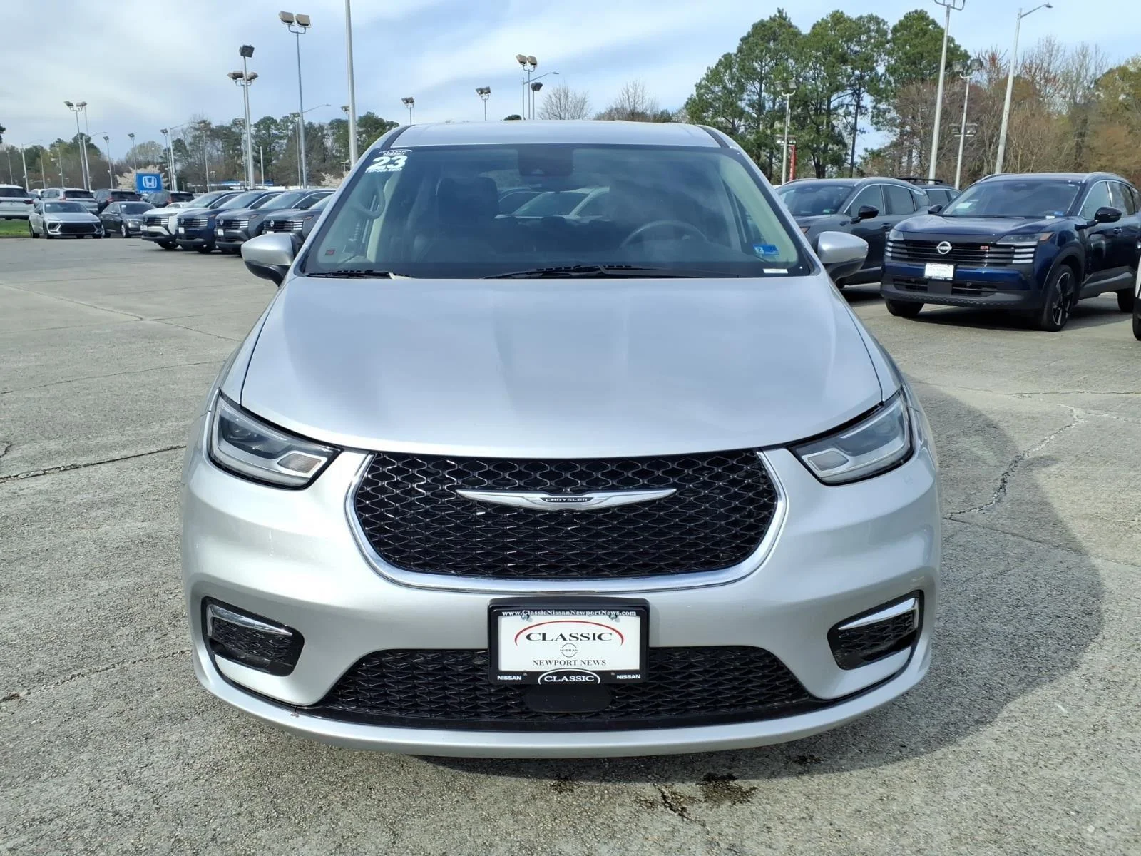 Used 2023 Silver Mist Clearcoat Chrysler Hybrid Touring L image 2