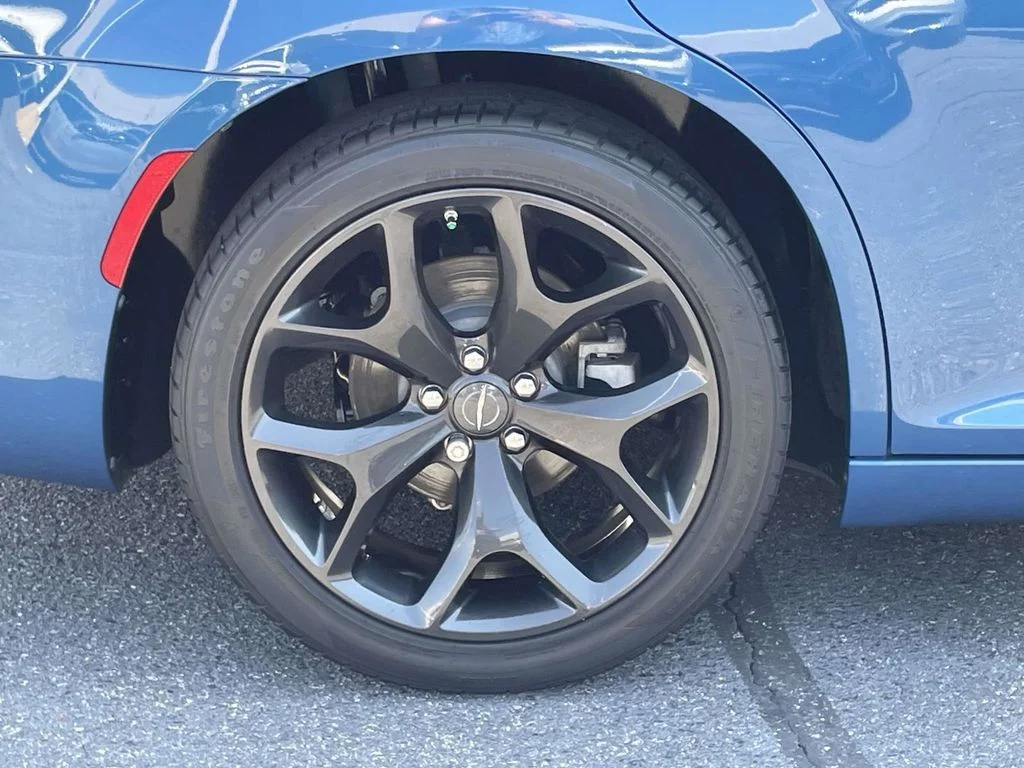 Certified Used 2022  Chrysler Touring image 13