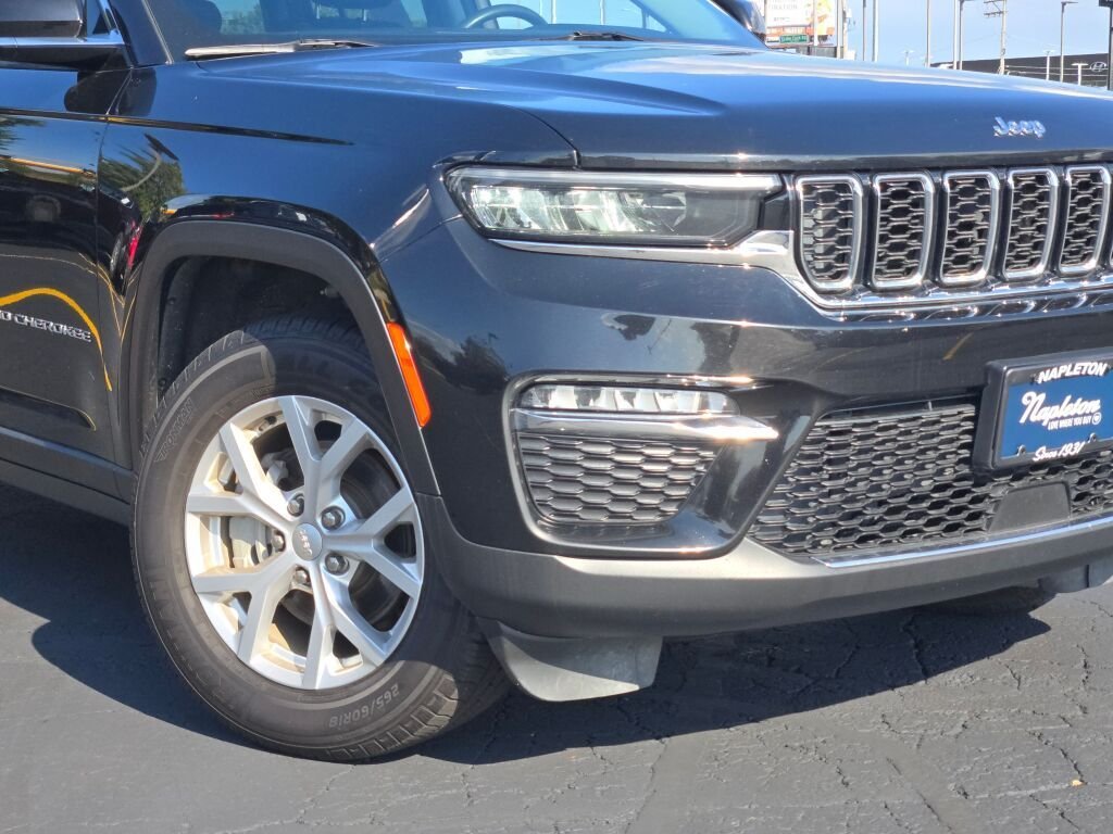 Used 2023 Black Jeep Limited image 3
