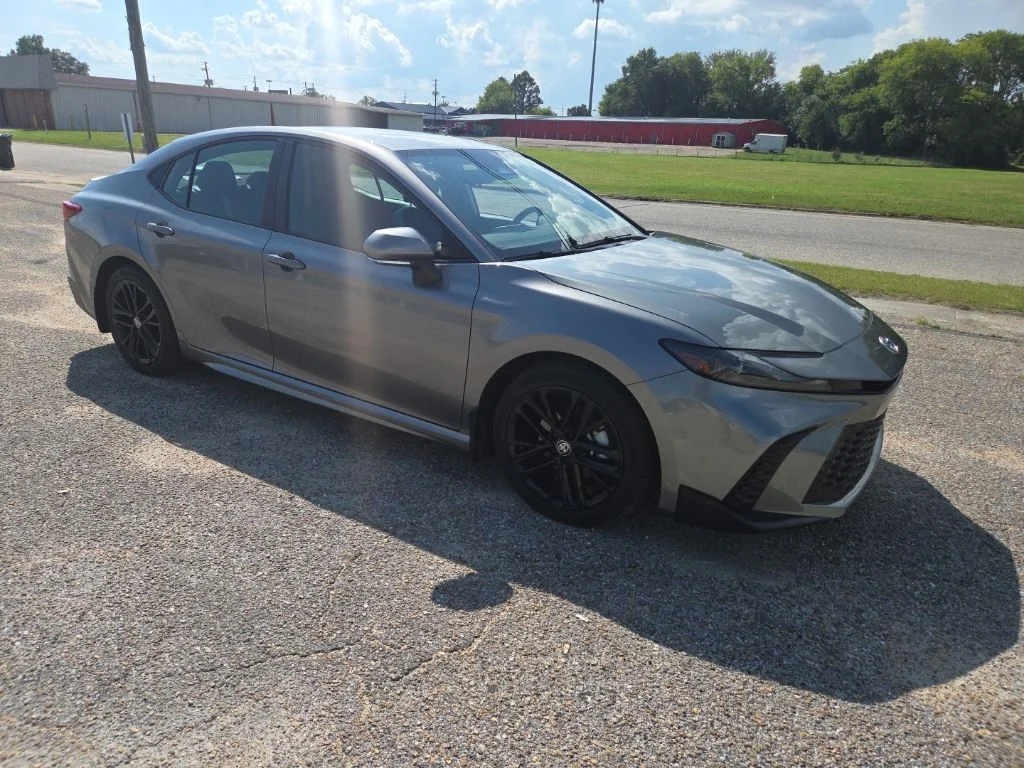 Used 2025  Toyota SE image 14