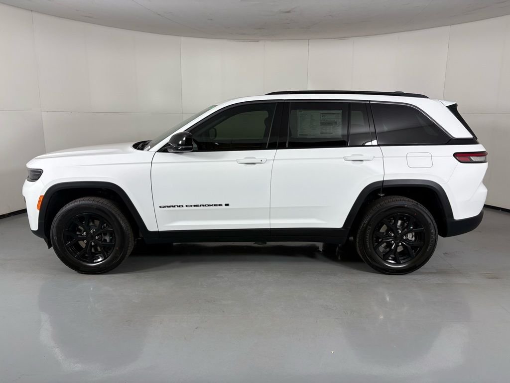New 2026 Bright White Clear-Coat Exterior Paint Jeep Altitude image 5