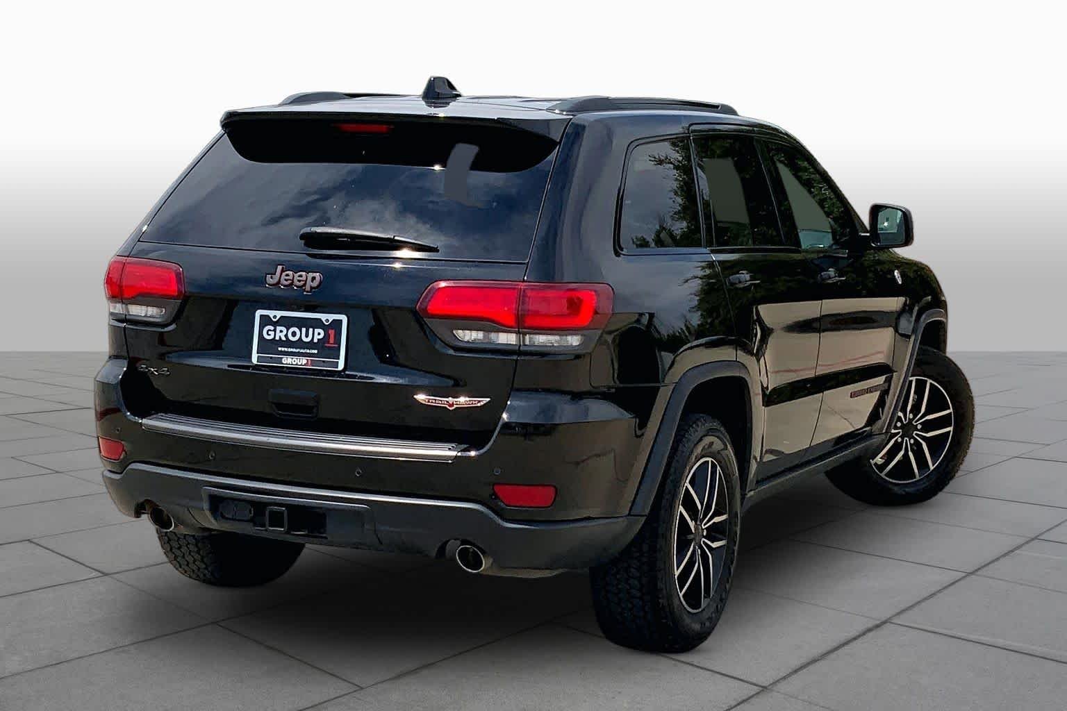 Used 2019 Diamond Black Crystal Pearlcoat Jeep Trailhawk image 12