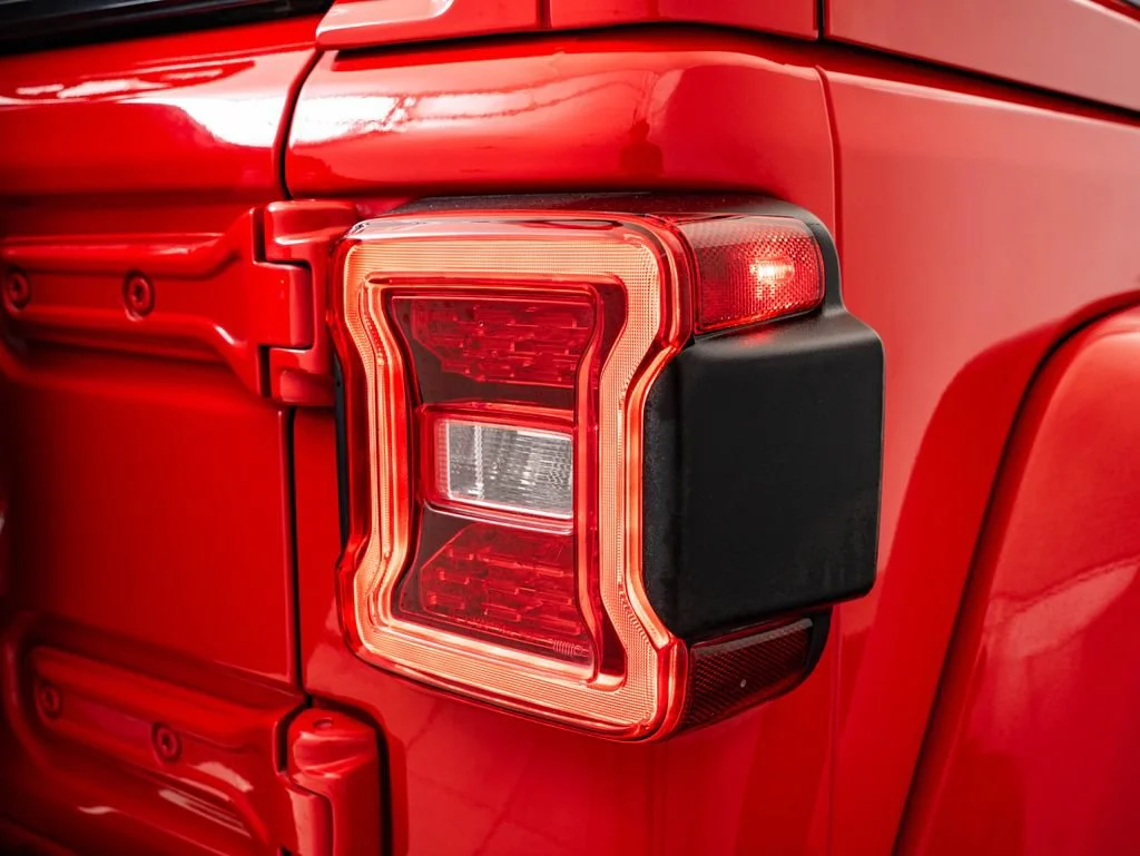 Used 2022 Firecracker Red Clearcoat Jeep Unlimited Sahara image 9