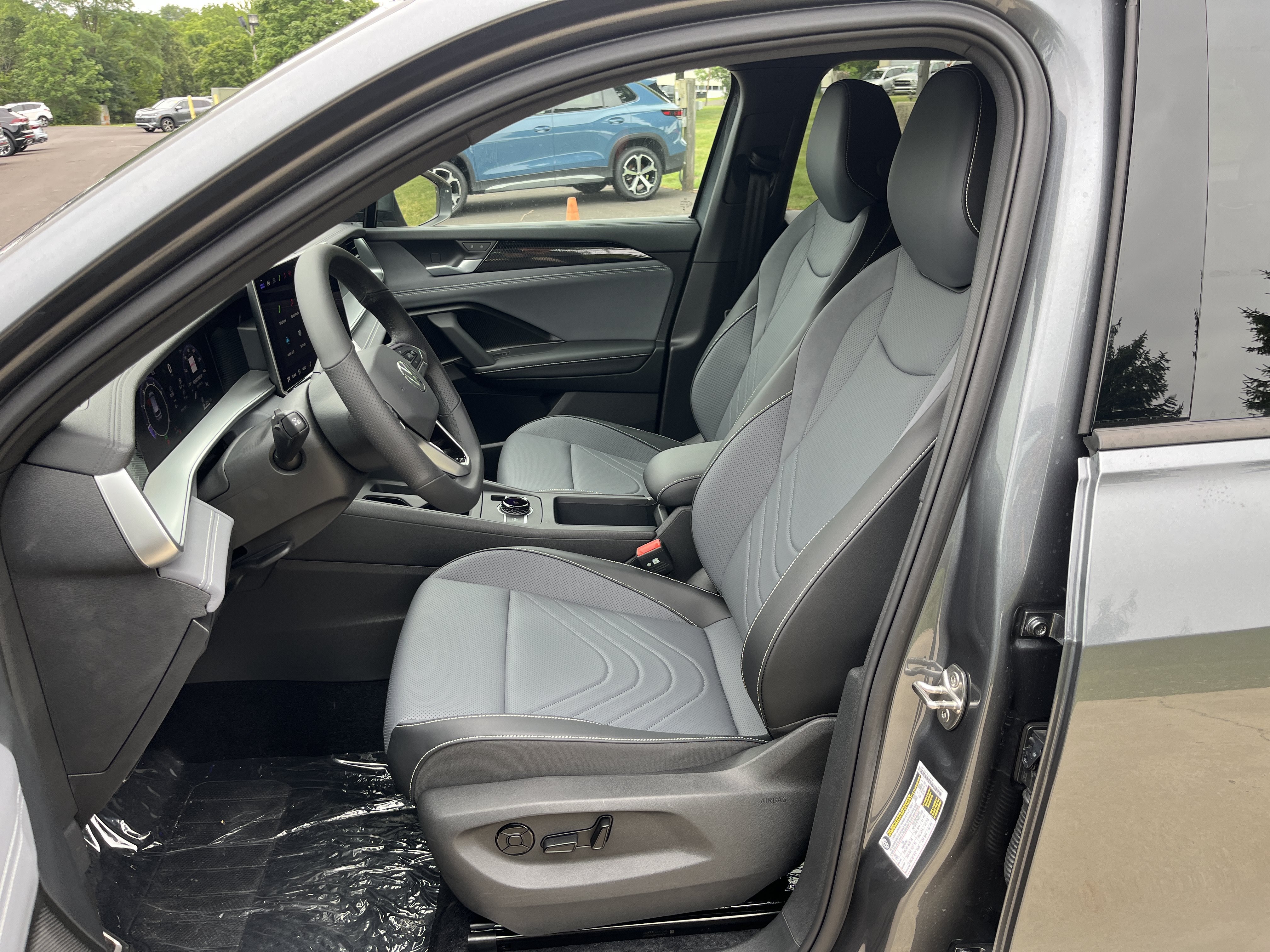 New 2026 Platinum Gray Metallic Volkswagen SE R-Line Black image 18