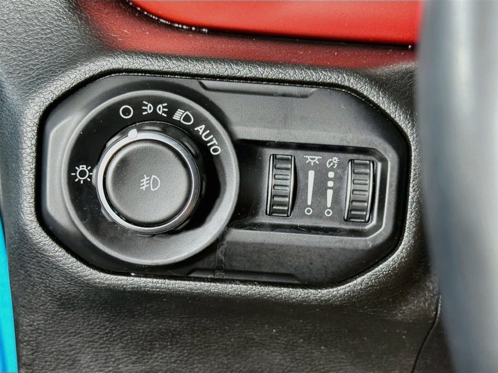 Used 2020  Jeep Rubicon image 14
