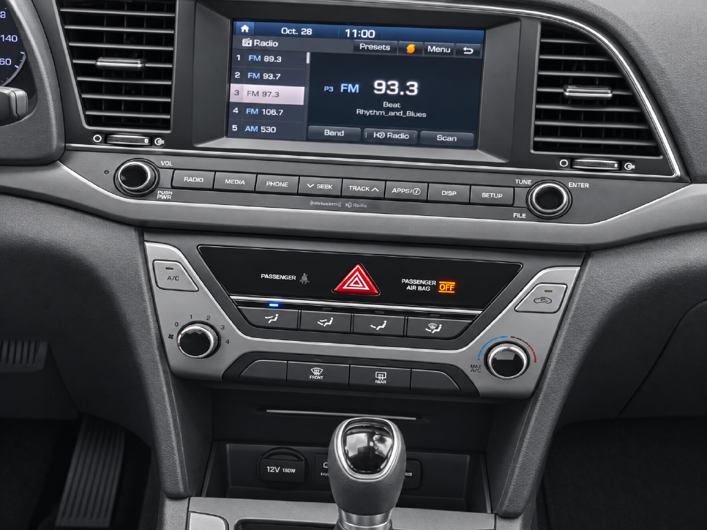 Used 2018 White Hyundai SEL image 9