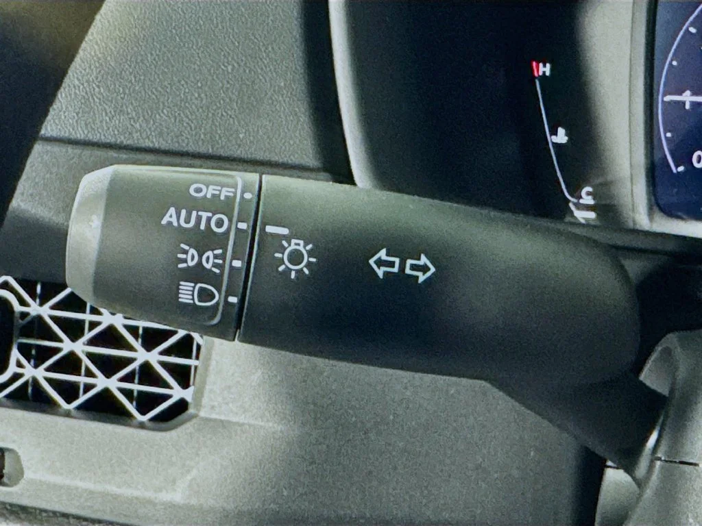 New 2026 Solar Silver Metallic Honda SE image 17