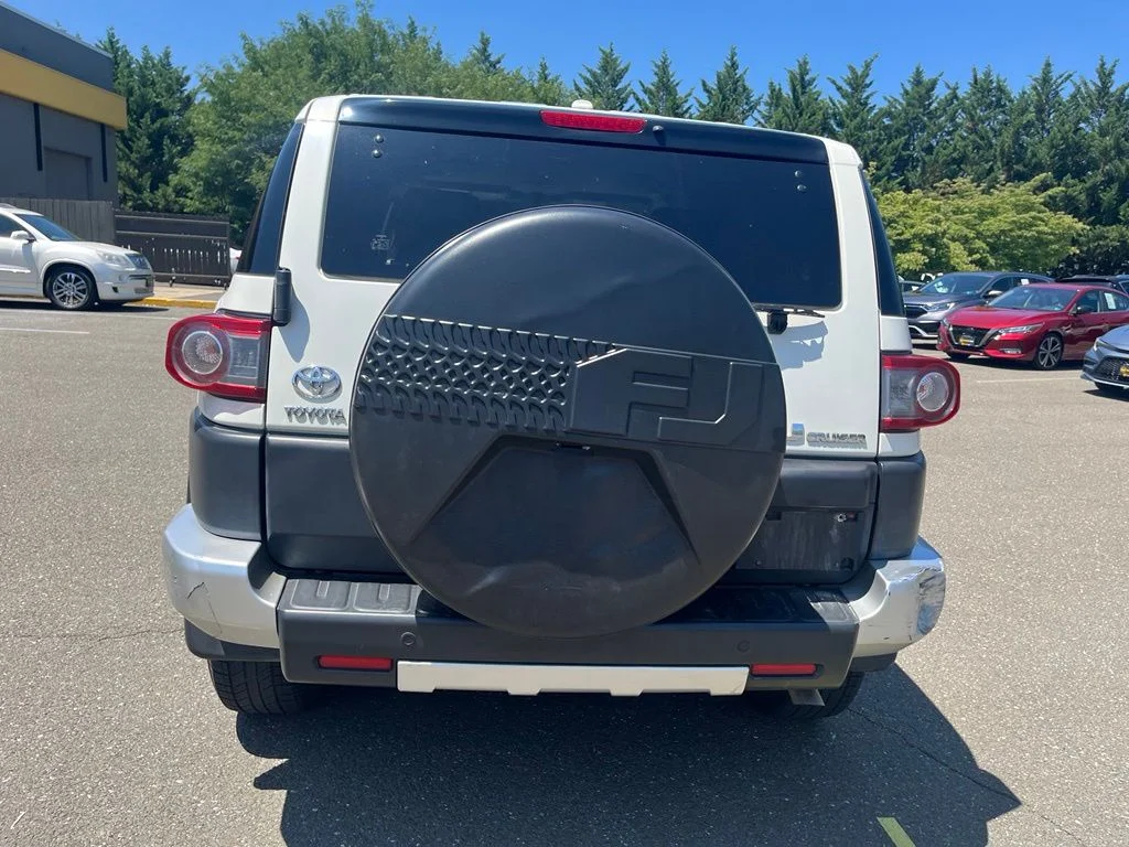 Used 2013 White Toyota Base image 6