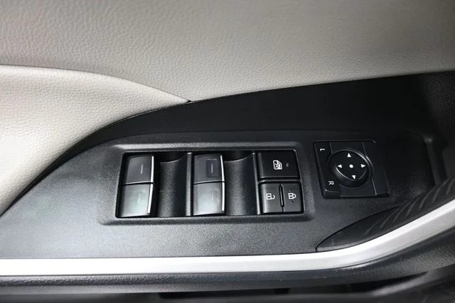 Used 2024 Beige Toyota XLE Premium image 21