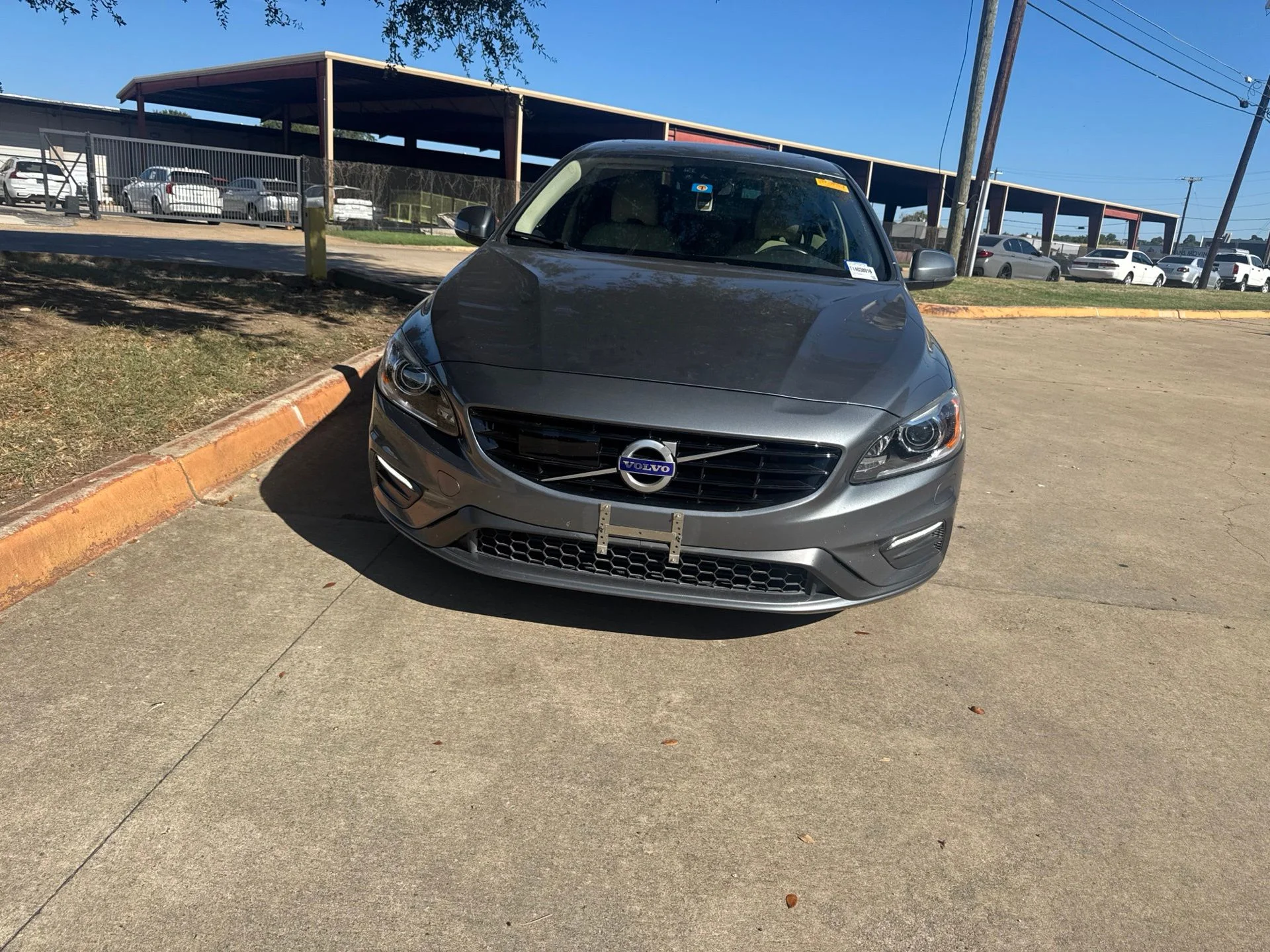 Used 2018 Gray Volvo T5 Dynamic image 2