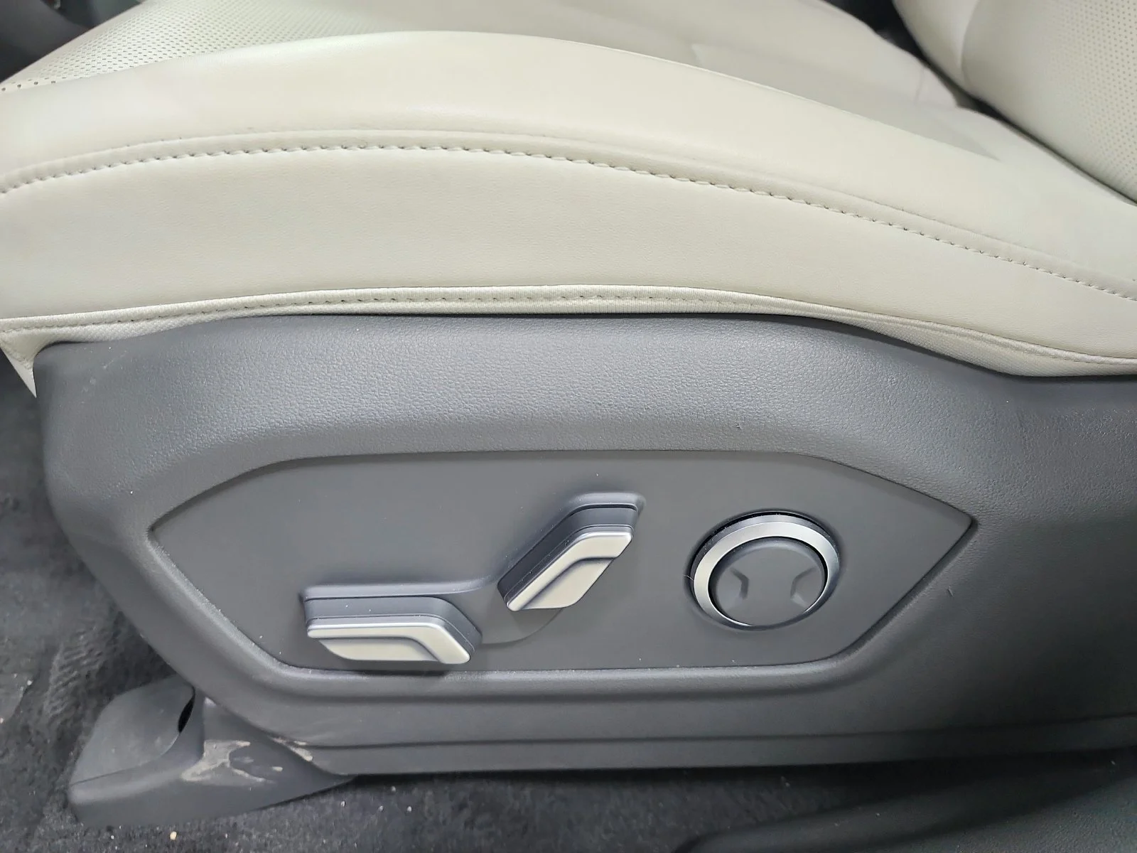 Used 2026 Silver Hyundai SEL image 11
