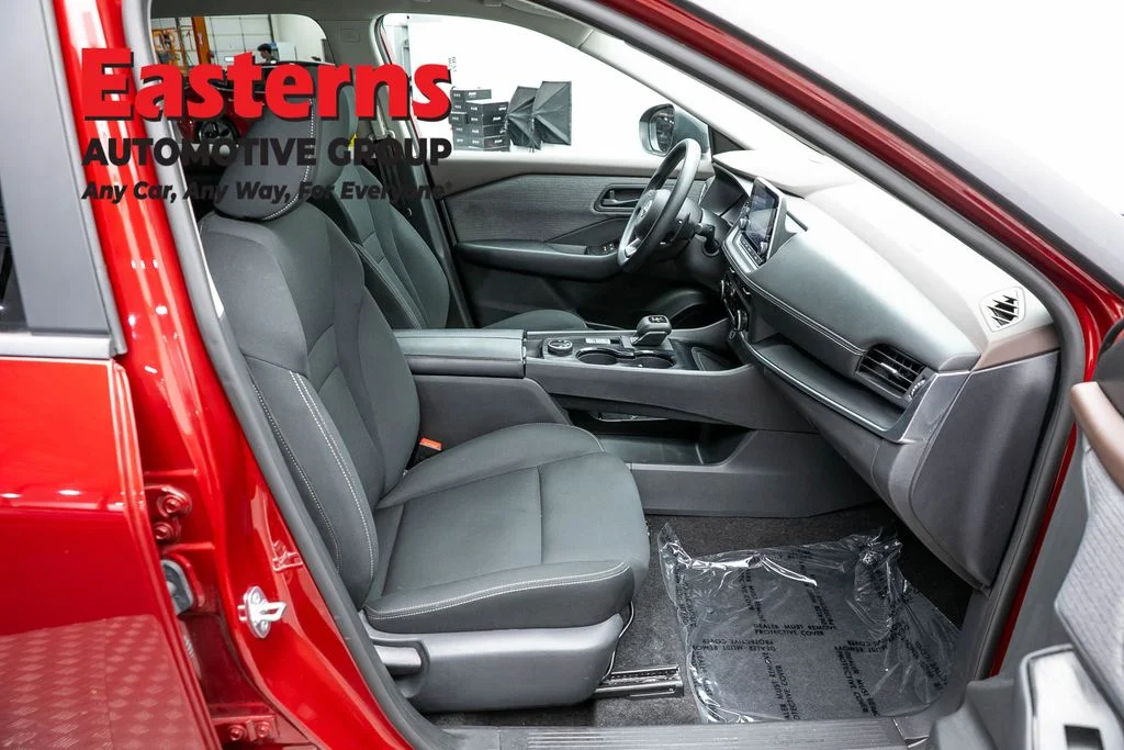 Used 2023 Red Nissan S image 23