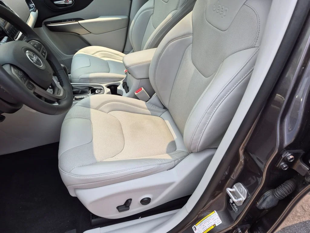 Used 2021 Gray Jeep Limited image 23