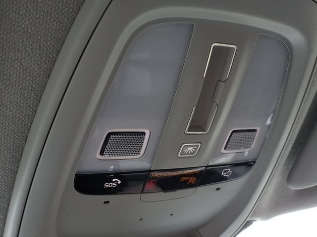 Used 2023 White Volvo B5 Plus Dark Theme image 14