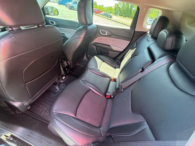 Used 2022 Diamond Black Jeep Latitude image 15