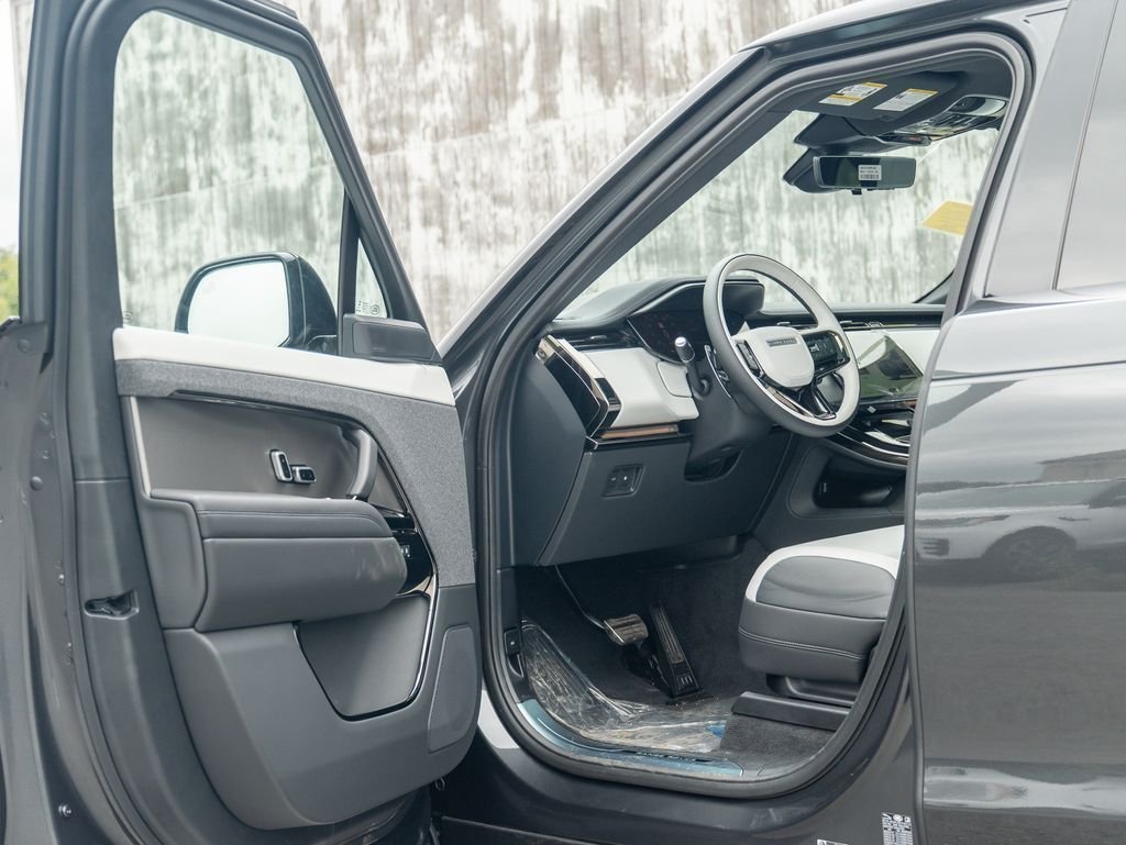 New 2026 Carpathian Grey LAND ROVER Dynamic SE image 10