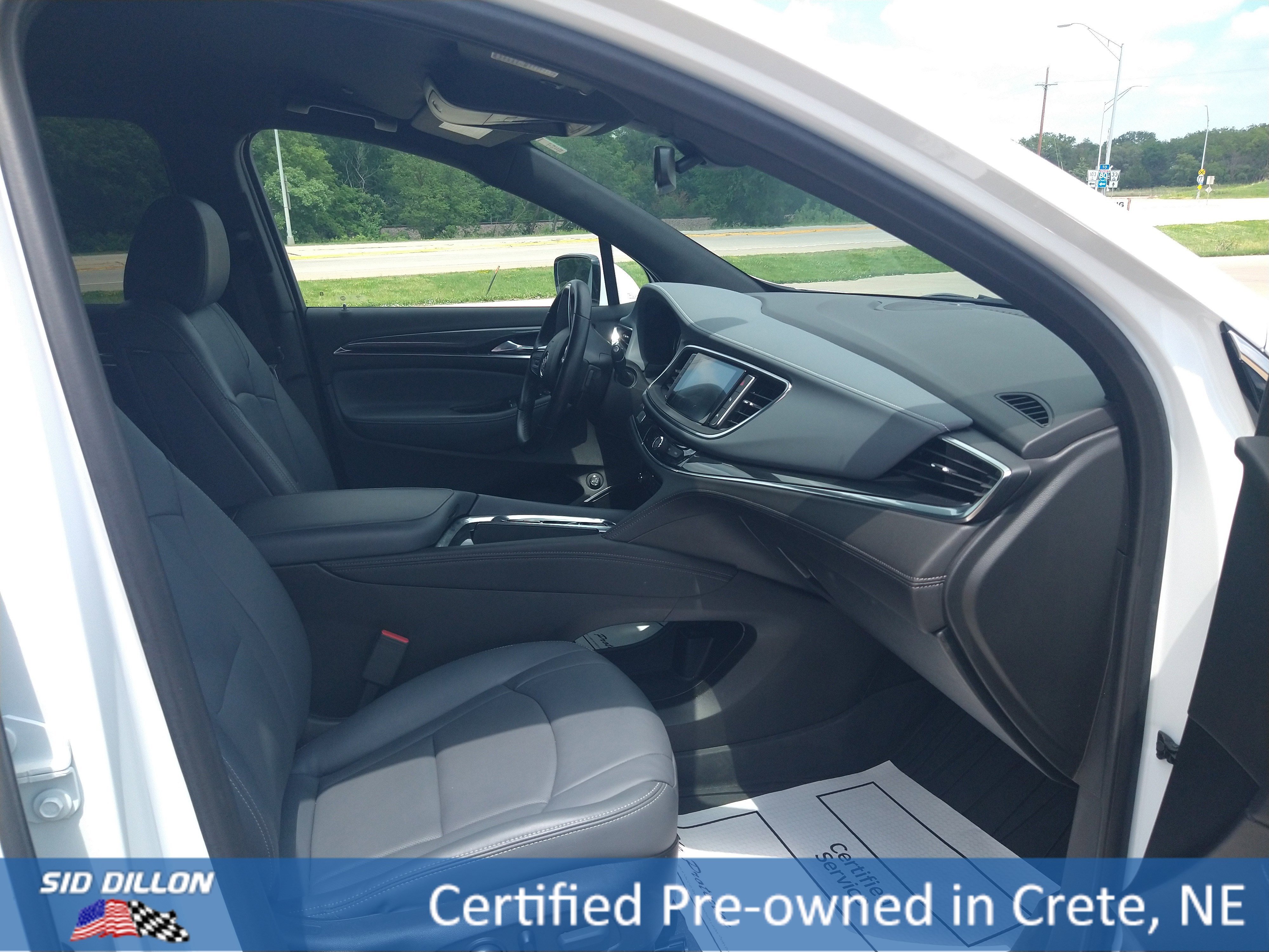Used 2024 Summit White Buick Essence image 4