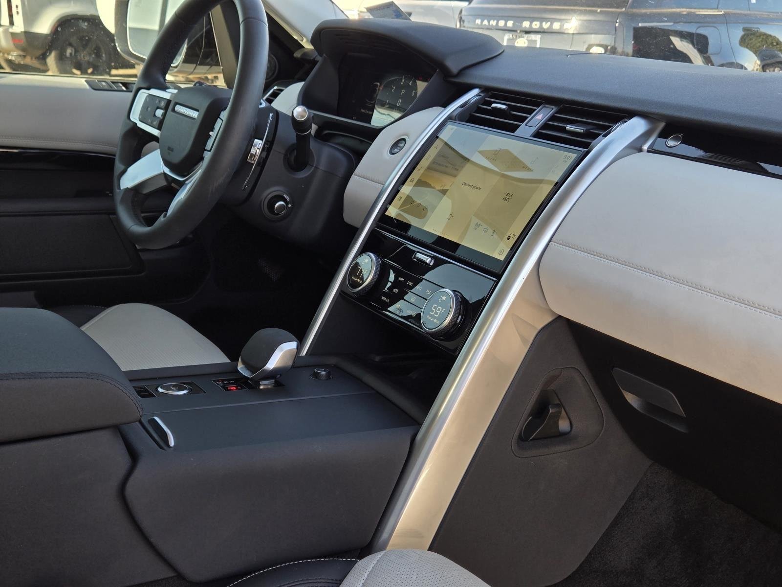 Certified Used 2025 Fuji White Land Rover S image 27