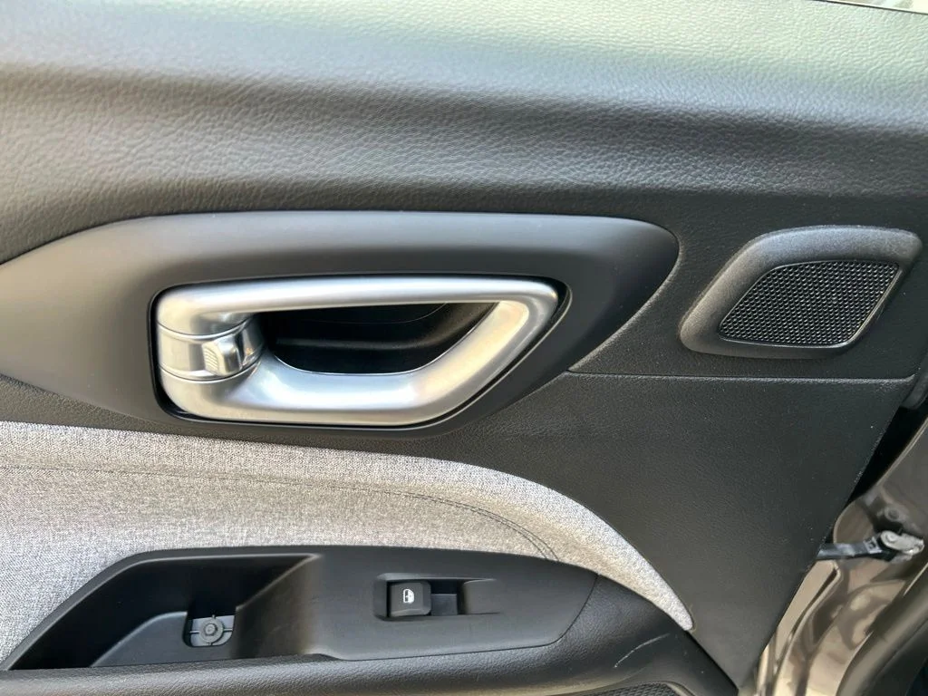 Used 2022 Gray Jeep Latitude image 21