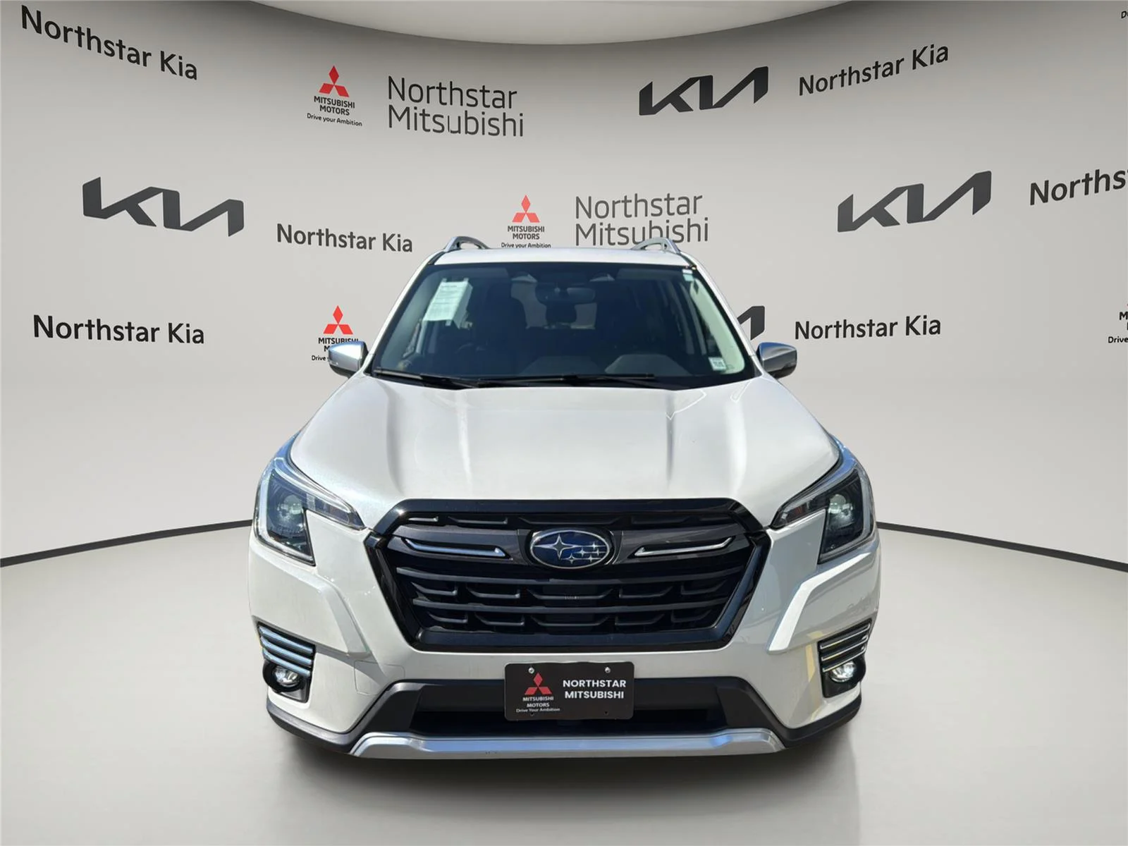 Used 2022 Crystal White Pearl Subaru Touring image 9