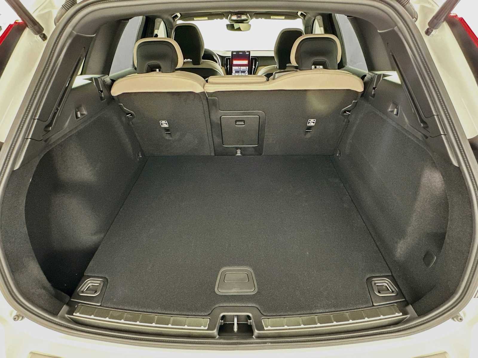 New 2026 Crystal White Volvo Plus image 23