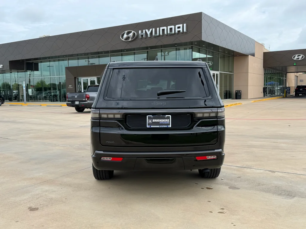 Used 2026 BLACK Jeep Upland image 5