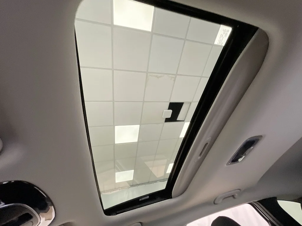 Used 2022 Quartz White Hyundai SEL image 18