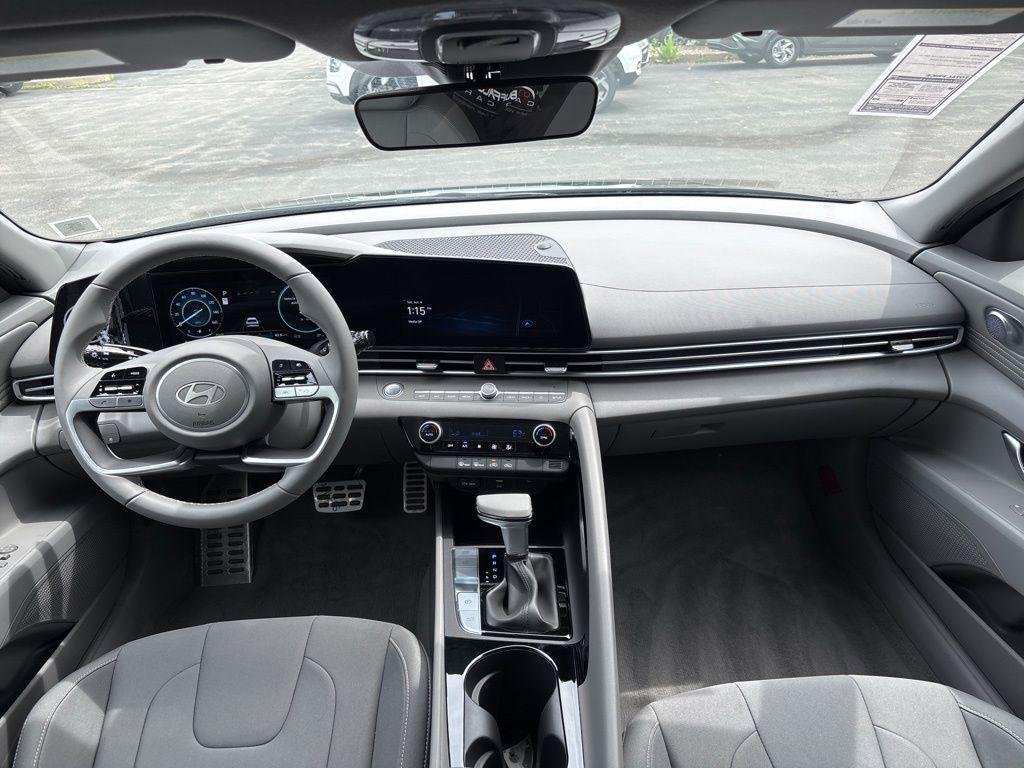 2025 Hyundai Elantra Blue - Photo 13