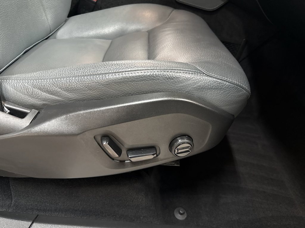 Used 2020 Gray Metallic Volvo T6 Momentum image 19