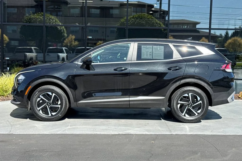 Used 2023 Black Kia LX image 7