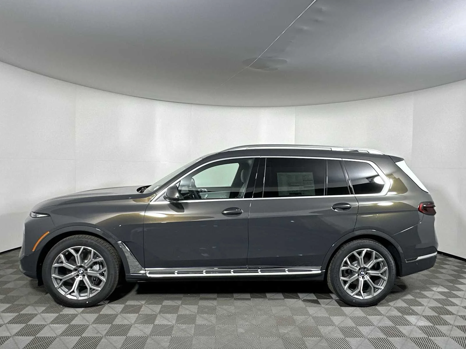 New 2026 Dravit Grey Metallic BMW xDrive40i image 4