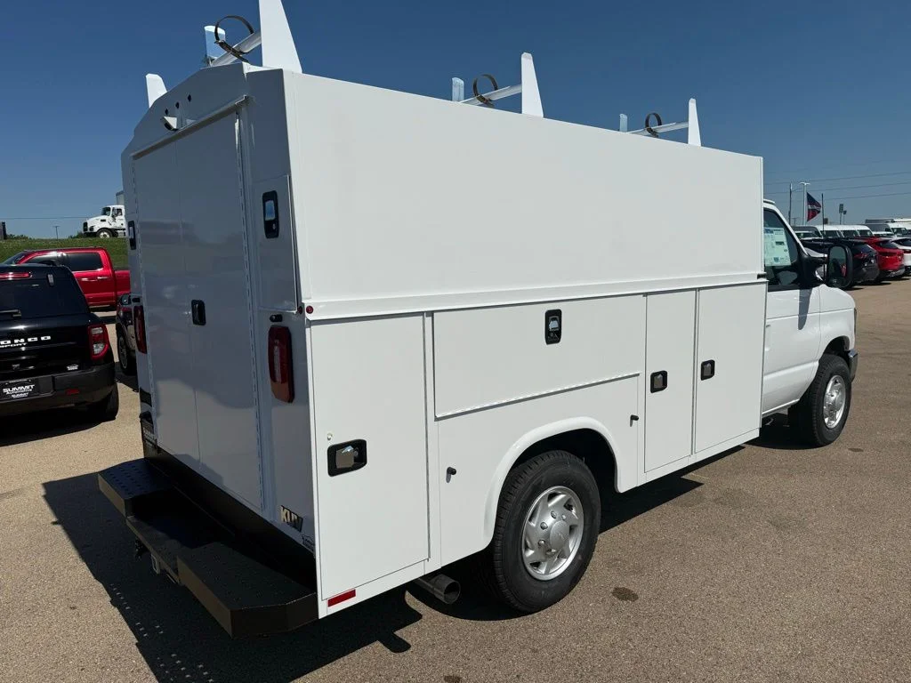 New 2026 Oxford White Ford E-350 SRW image 4
