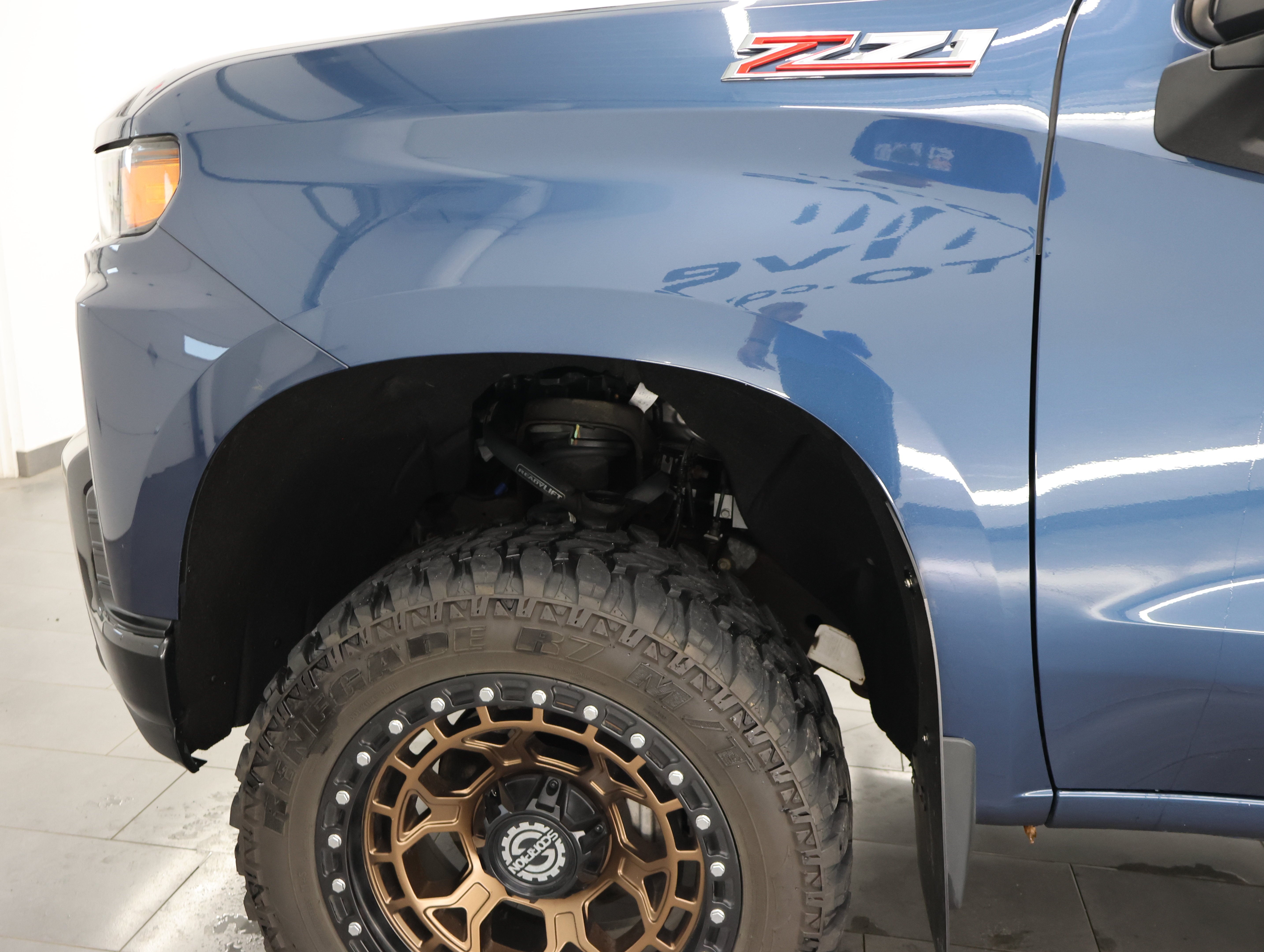 Used 2019 BLUE Chevrolet 4x4 Crew Cab Custom Trail Boss: CREW-LONG-CUSTOM-TRAIL BOSS-BACKUP CAM-Z71 image 31