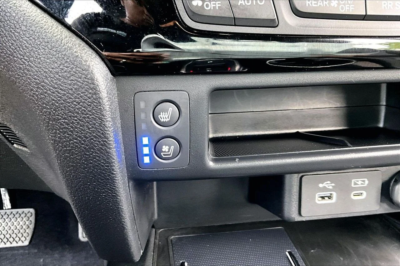 Used 2025  Honda Black Edition image 28