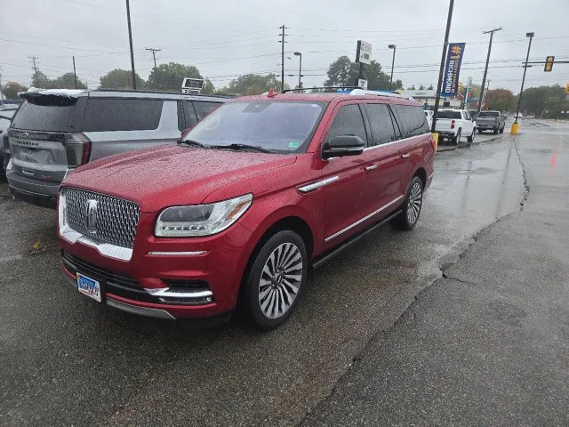 Used 2018 Red Lincoln Reserve image 1