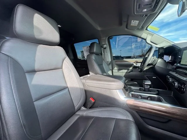 Used 2023 SUMMIT WHITE Chevrolet RST image 26