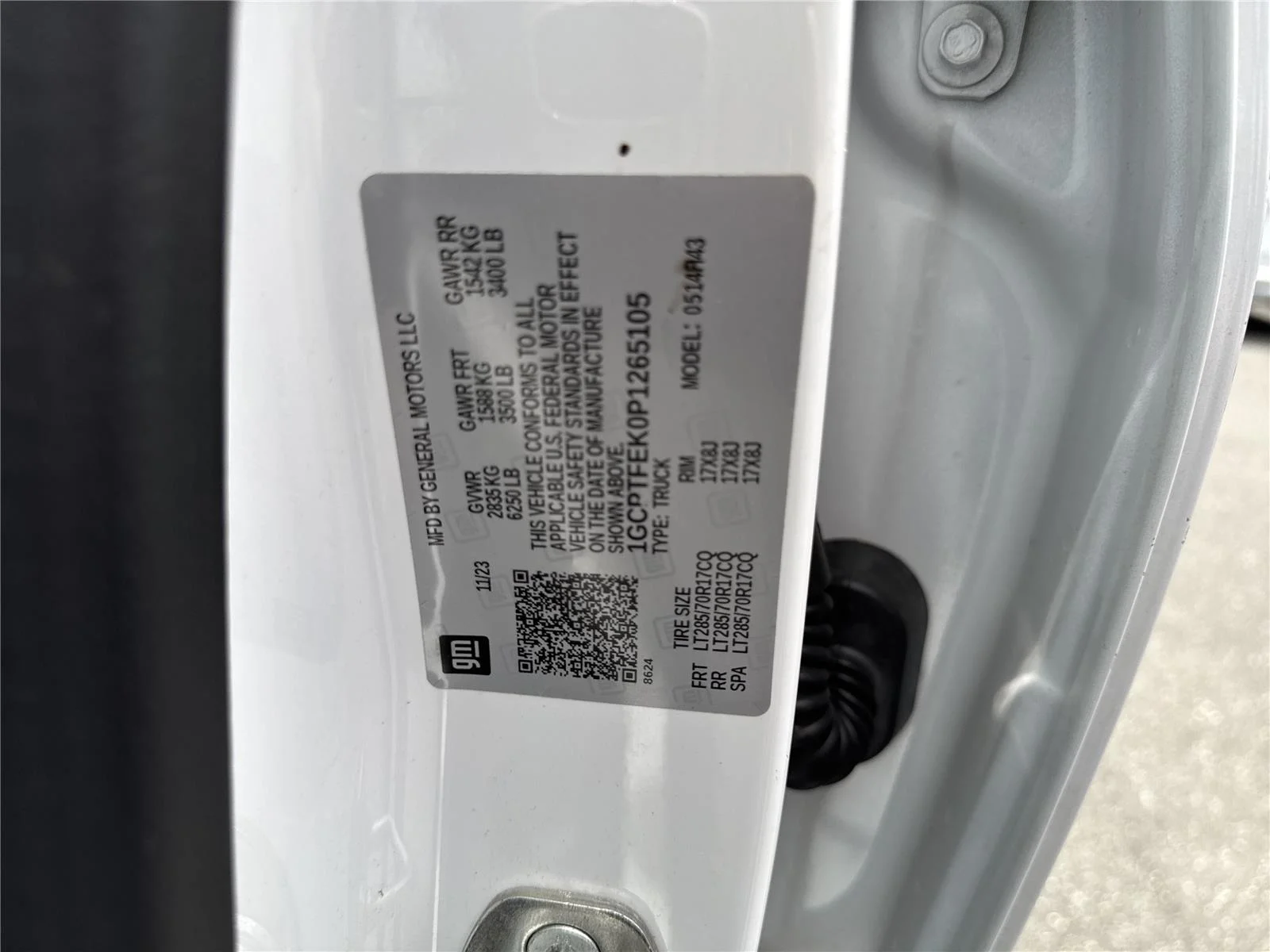Used 2023 Summit White Chevrolet ZR2 image 38