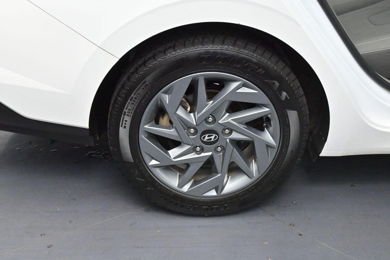 Used 2024 Serenity White Hyundai SEL image 31