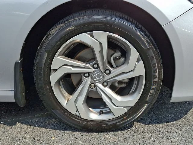 Used 2018 Gray Honda EX-L image 9