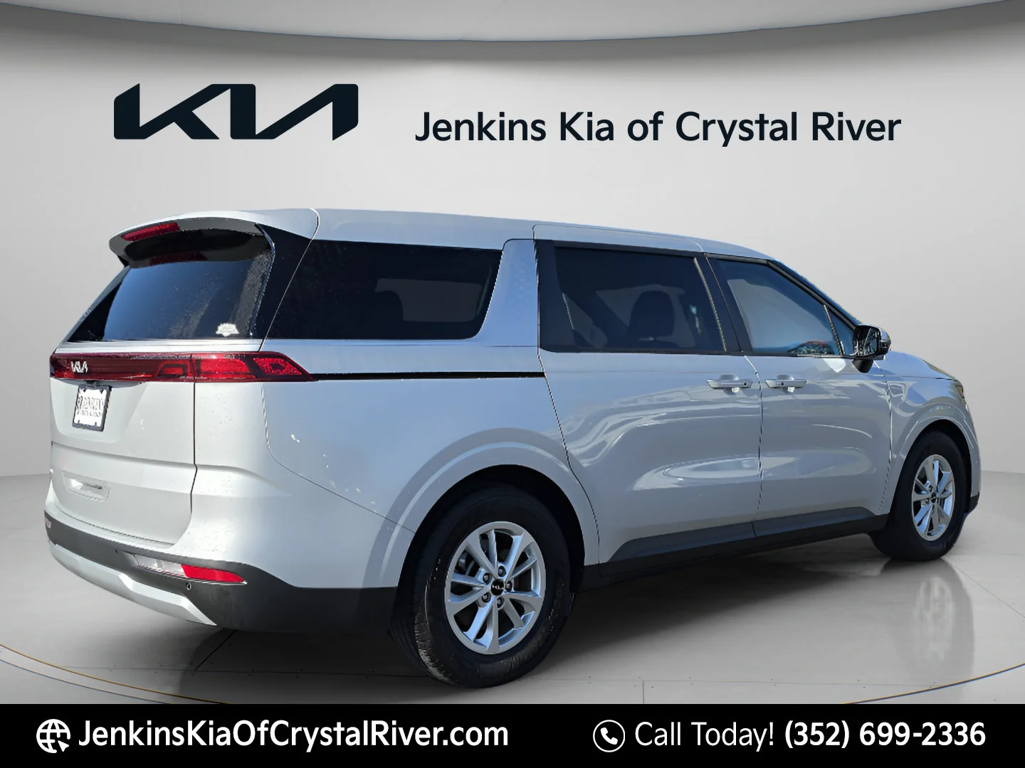 Used 2023 Silky Silver Kia LX image 4