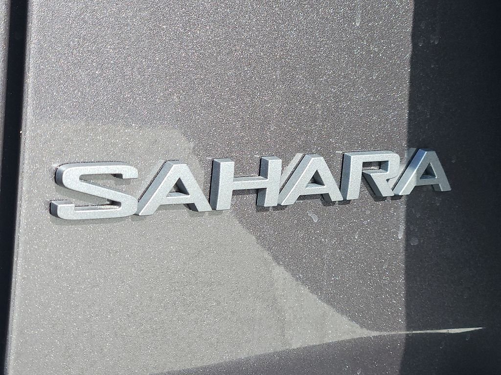 New 2026 Granite Crystal Metallic Clear-Coat Exterior Paint Jeep Sahara image 10