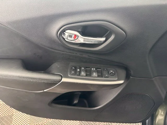 Used 2020 Green Jeep Latitude image 20