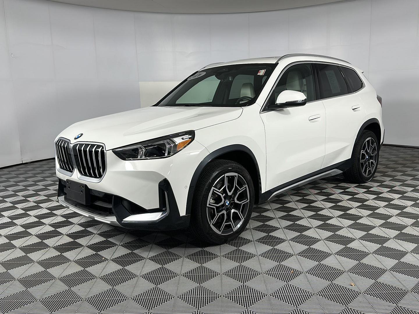 New 2026 Alpine White BMW xDrive28i image 4