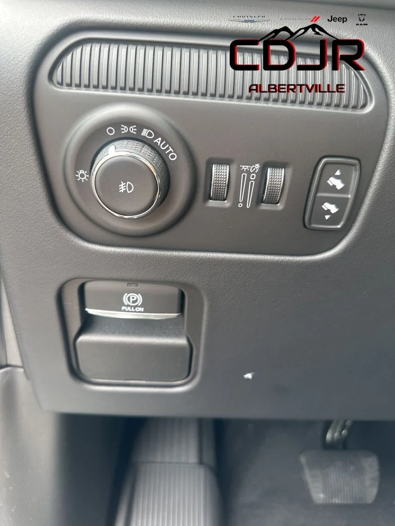 New 2024 Baltic-Gray Metallic Clear-Coat Exterior Paint Jeep Series II image 25