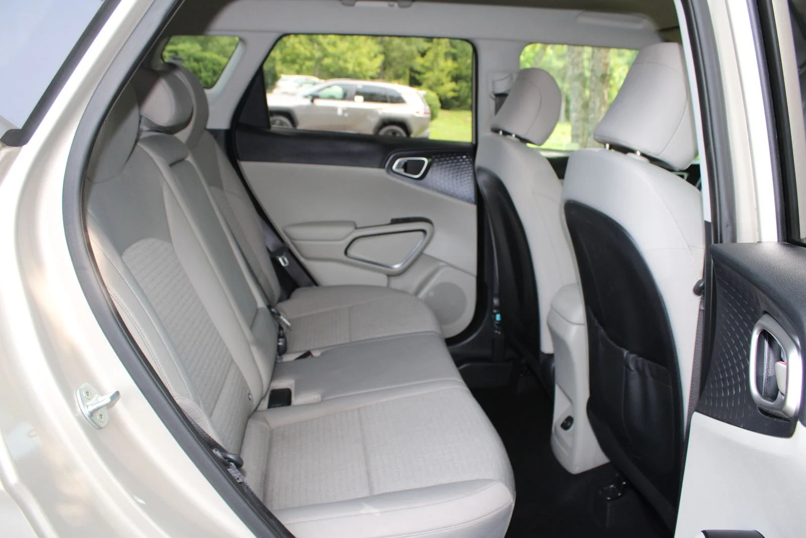 Used 2020  Kia EX image 23