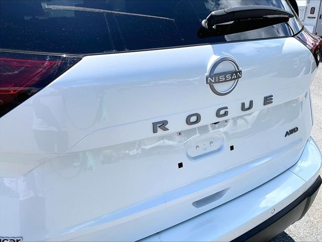 Used 2025 White Nissan S image 8