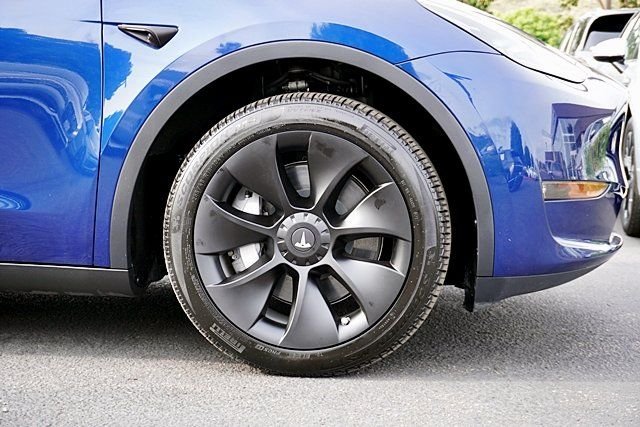 Used 2024  Tesla Long Range image 7